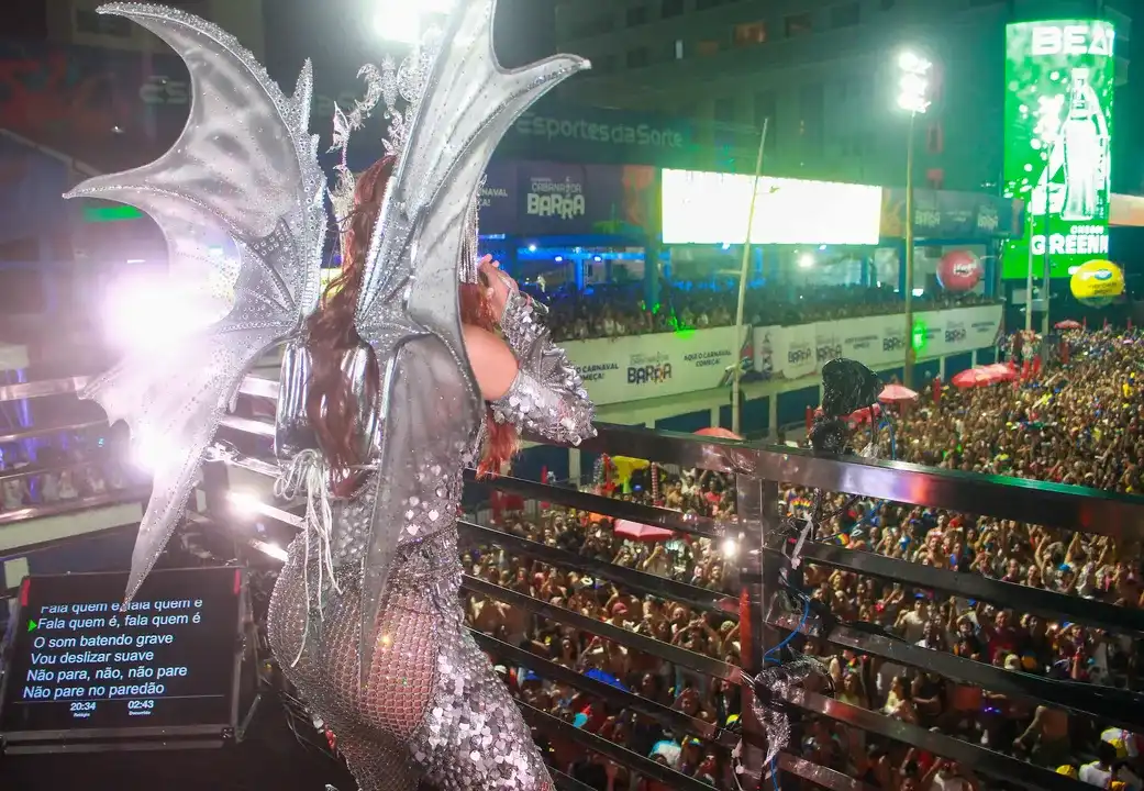 Imagem de Cantora Anitta se manifesta após superlotação em bloco no Carnaval de Salvador