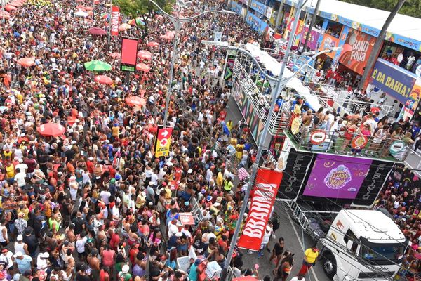 Cantora Alinne Rosa Homenageia Rita Lee Em Trio Eletrico   Sandro Honorato (15)