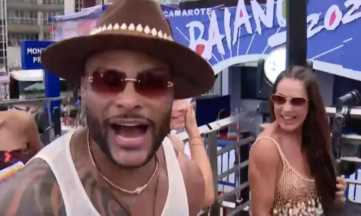 Imagem de Scheila Carvalho acompanha Arrastão no trio de Tonny Salles