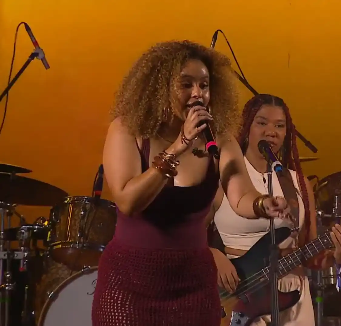 Imagem de Rachel Reis comanda Carnaval da Sereiona no Pelourinho e recebe Gilsons no palco