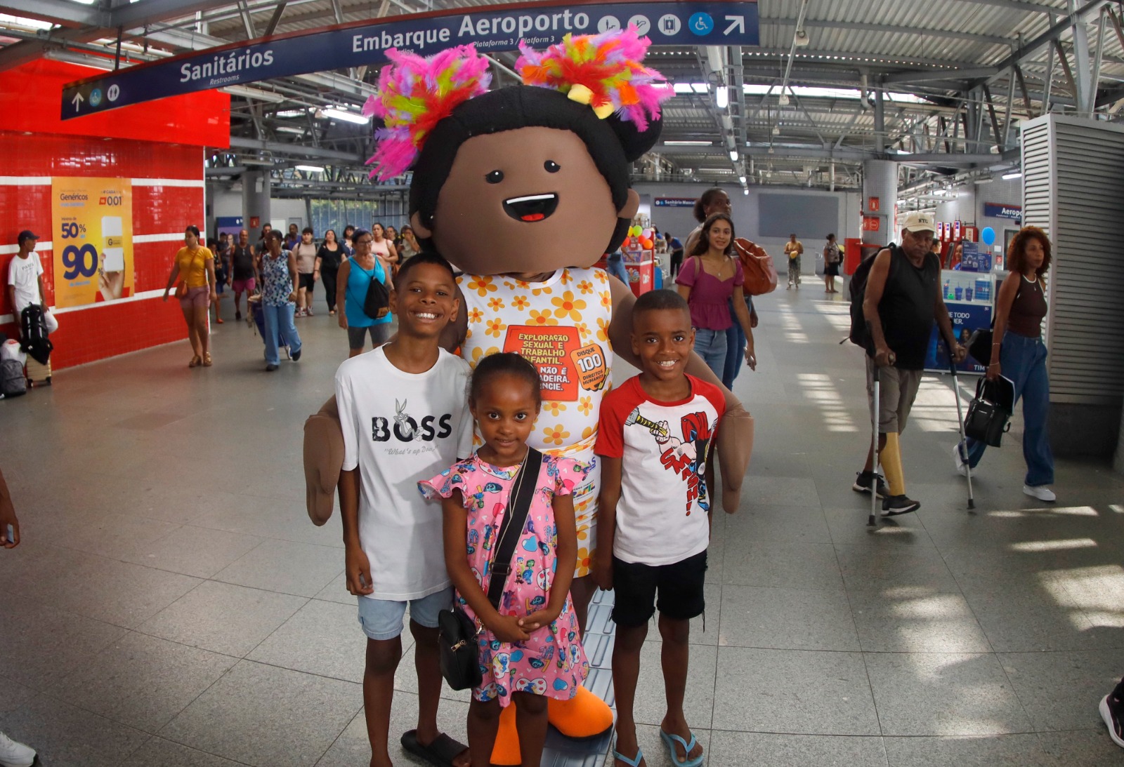 Imagem de Em ritmo de Carnaval, estações do metrô recebem ações de cuidado e combate à exploração infantil