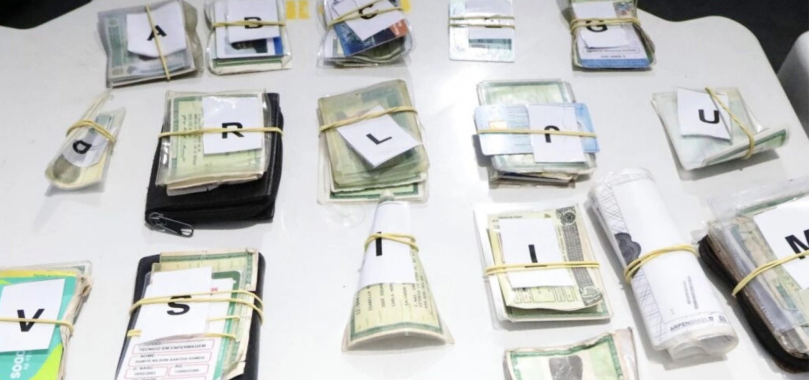 Imagem de Documentos perdidos durante o Carnaval de Salvador podem ser retirados no SAC do Shopping Barra