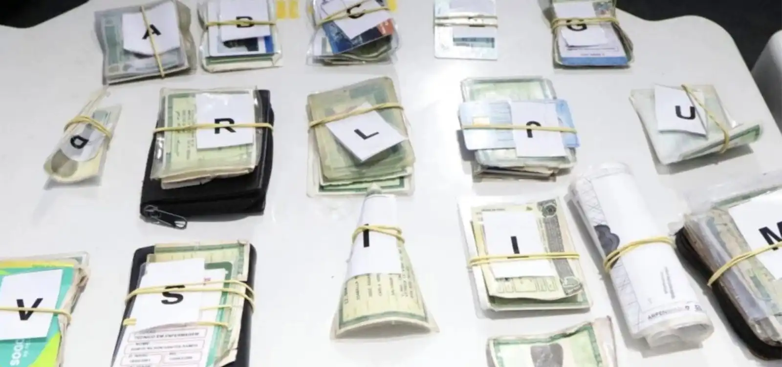 Imagem de Documentos perdidos durante o Carnaval de Salvador podem ser retirados no SAC do Shopping Barra