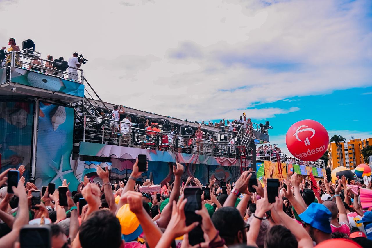 Imagem de Ivete Sangalo abre a segunda de Carnaval no circuito Barra-Ondina