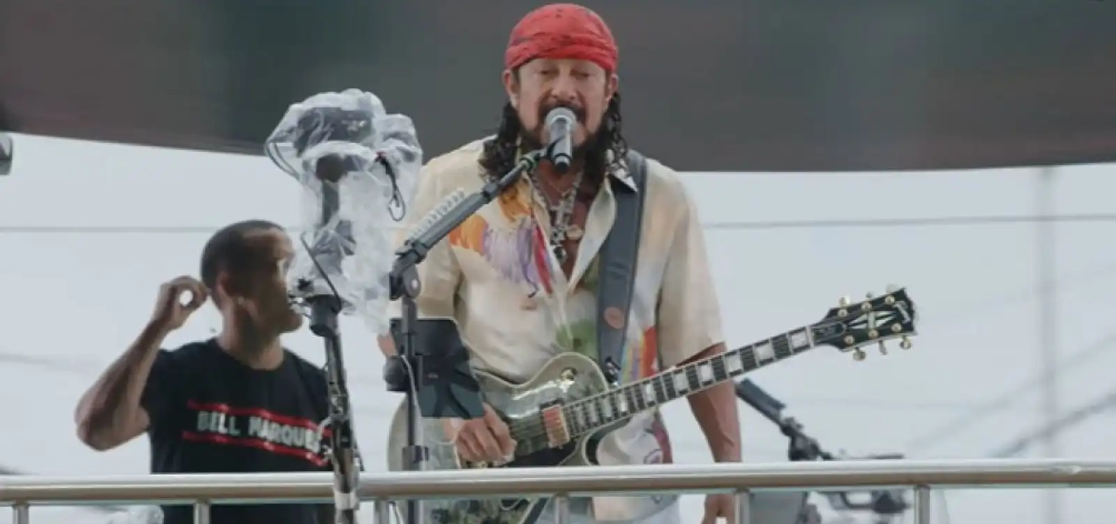 Imagem de Bell Marques reúne fãs em Ondina durante passagem de som