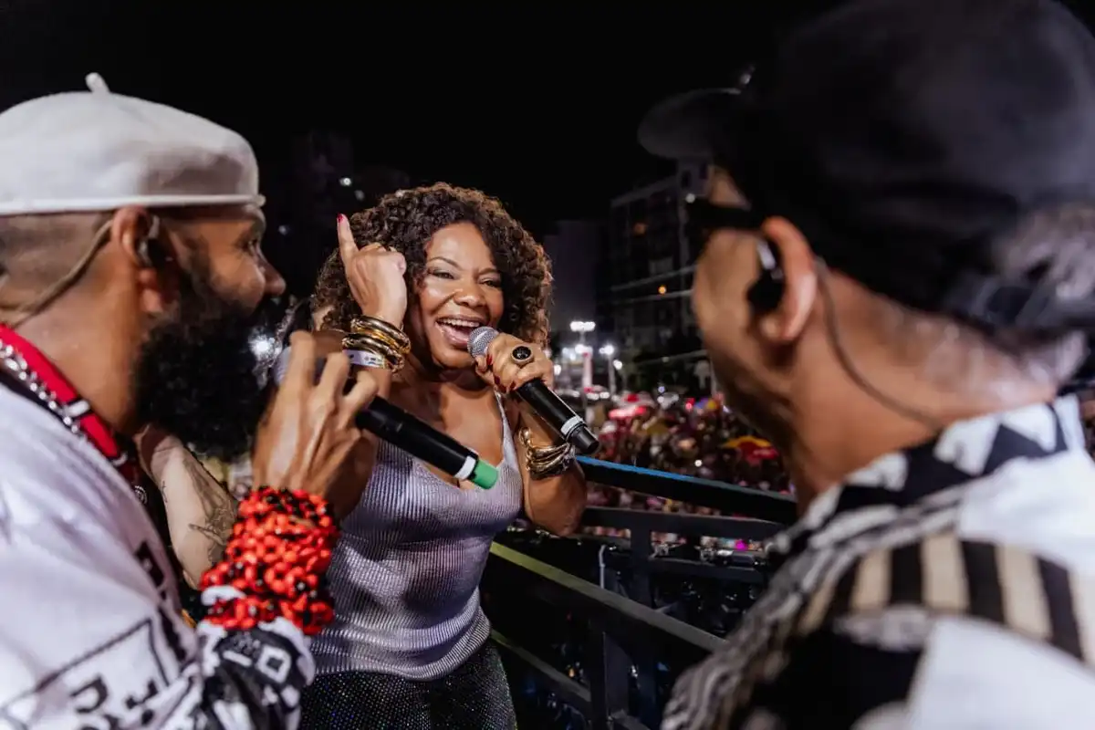 Imagem de BaianaSystem arrasta multidão no Campo Grande