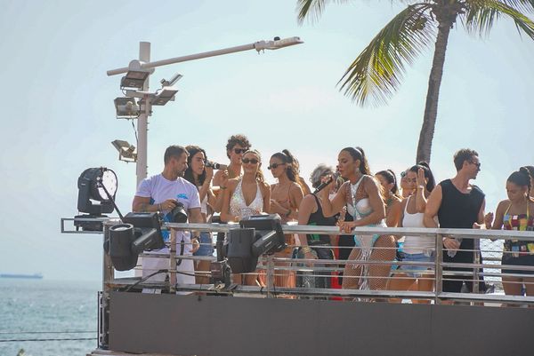 Famosos Curtem Trio De Ivete