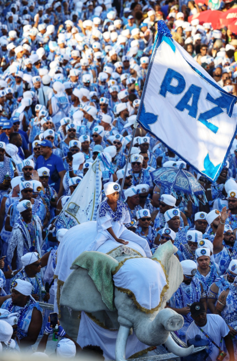 Imagem de Filhos de Gandhy levam mensagem de paz ao Circuito Osmar no último domingo de Carnaval