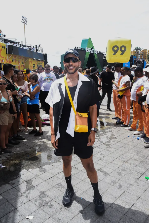 Hugo Gloss Curte Trio De Ivete Sangalo 3142658 Article