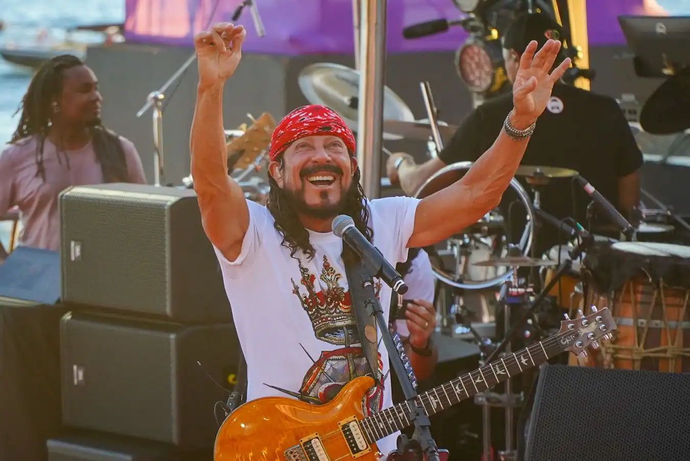 Imagem de Bell Marques comanda mais um dia de Carnaval no bloco Camaleão