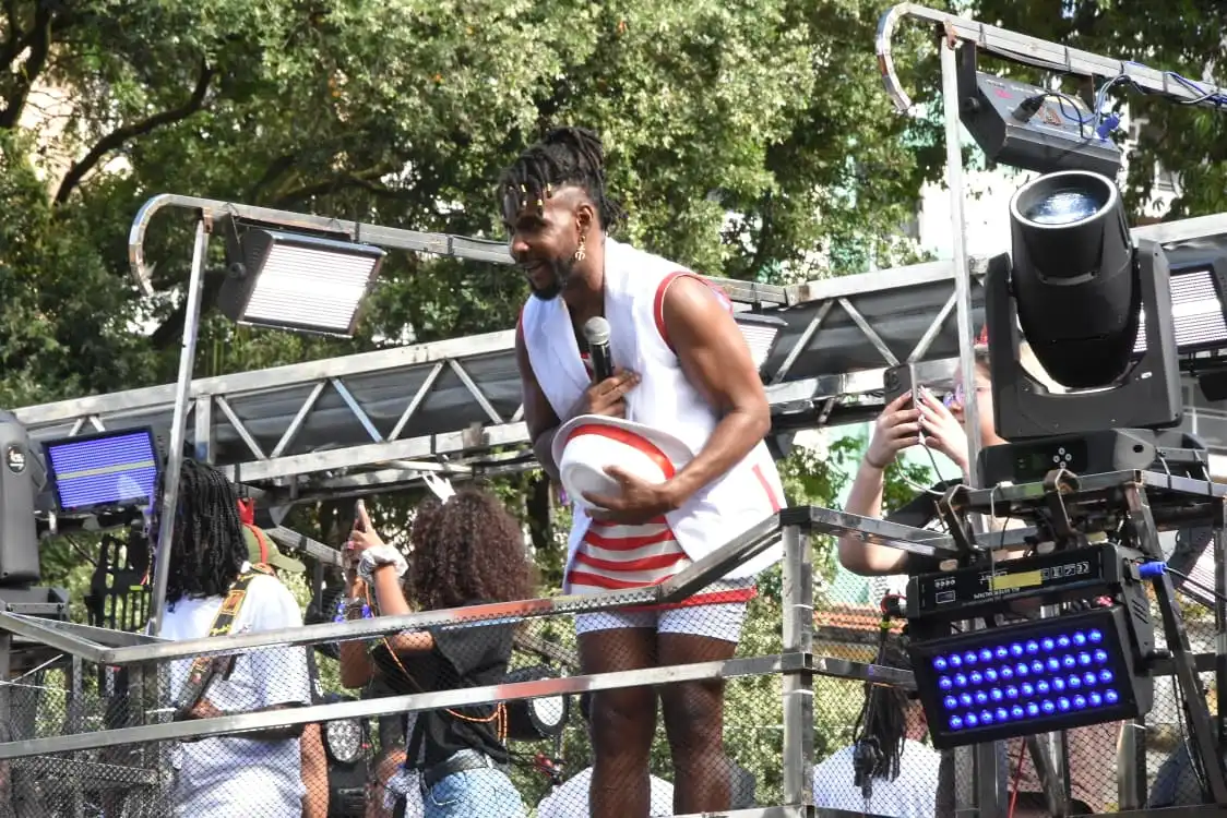 Imagem de É o Tchan leva samba ao Campo Grande no quarto dia de folia